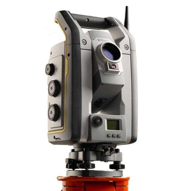 Heuer starten wir in die Vermessungssaison mit unseren neuen Totalstation Trimble S7.